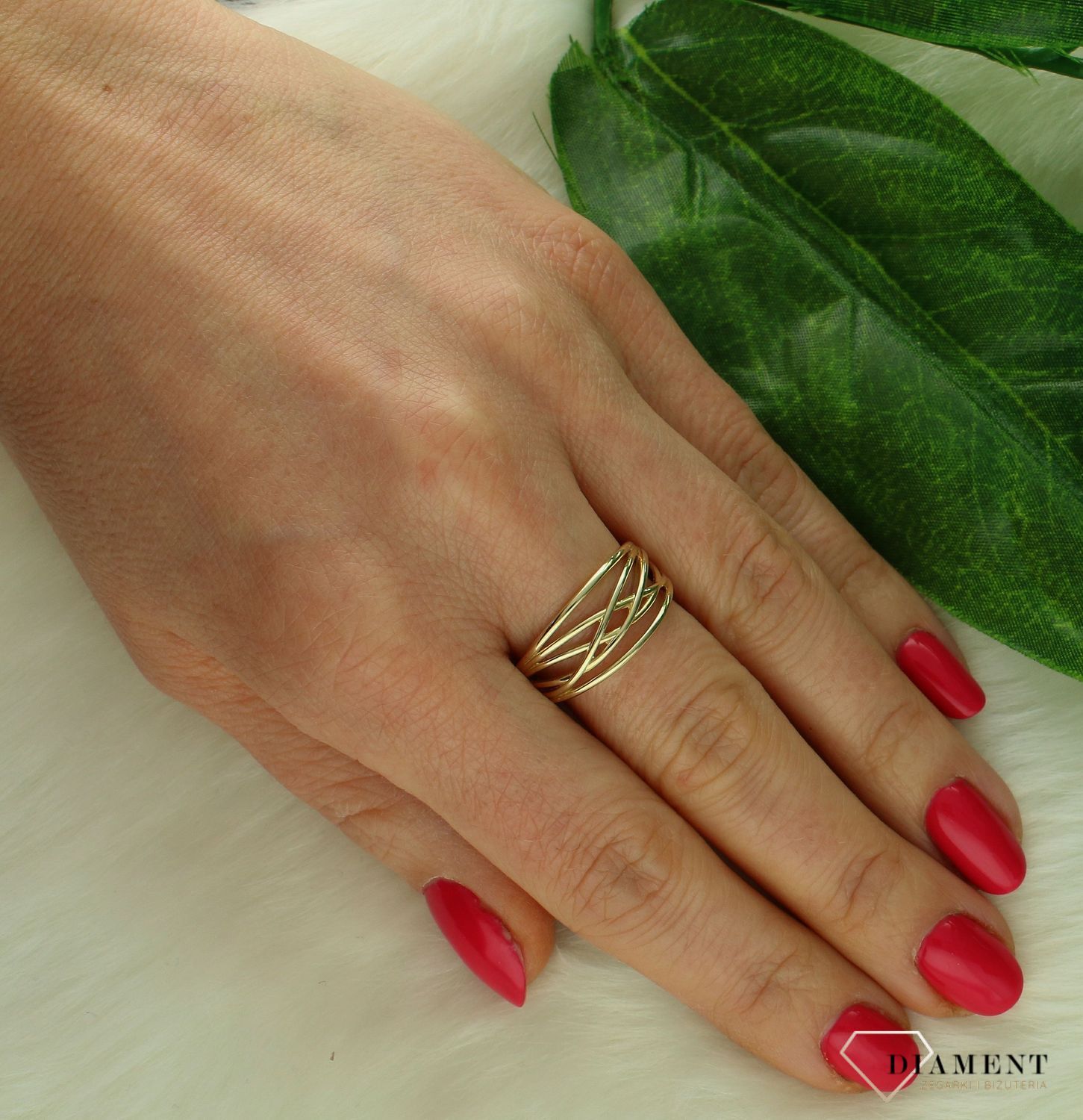 Złoty pierścionek damski 375 nowoczesny wzór PI 6019 375. Złoty pierścionek damski. Pierścionek damski ze złota. Pierścionek damski na prezent dla kobiety. Pierścionek złoty zaręczynowy..jpg